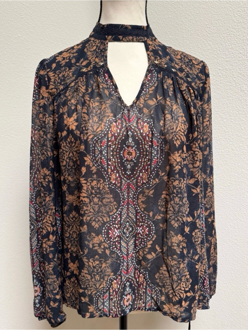 knox rose Black And Tan Floral Choker V-neck Peasant Top (SKU608)